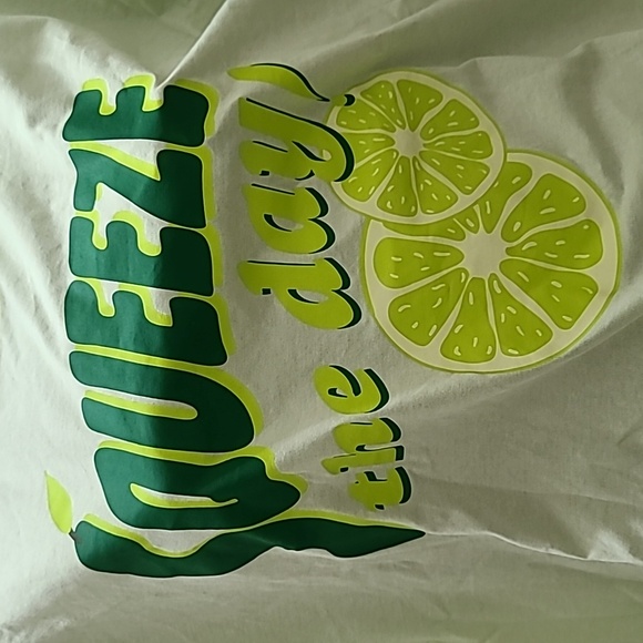 Women's lime green "squeeze the day" tshirt in size large, NWT - Picture 3 of 6